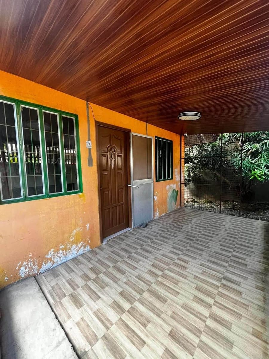 House for rent long term only preferably 1 yr up. - photo 1
