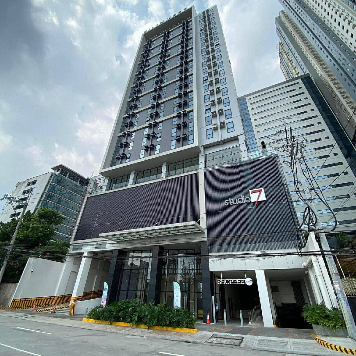 𝑭𝑶𝑹 𝑹𝑬𝑵𝑻 | Fully Furnished Condo Studio Unit - photo 1