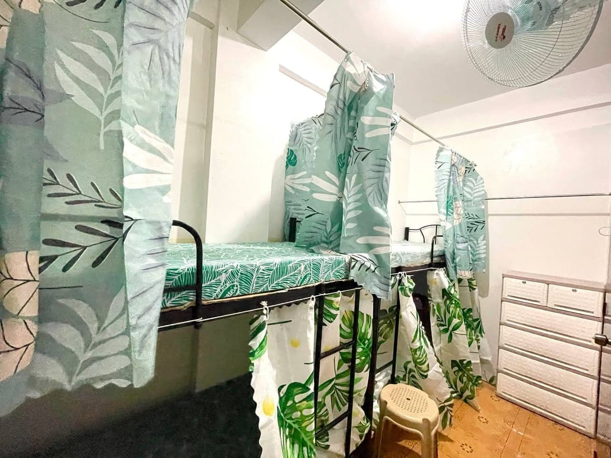 I Have female bedspace available ready to move in. upper decker 3500php all in. walking distance Sm... - photo 2