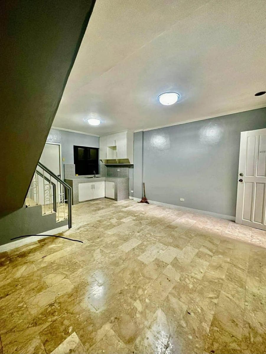 Kamuning Townhouse for Rent - photo 3