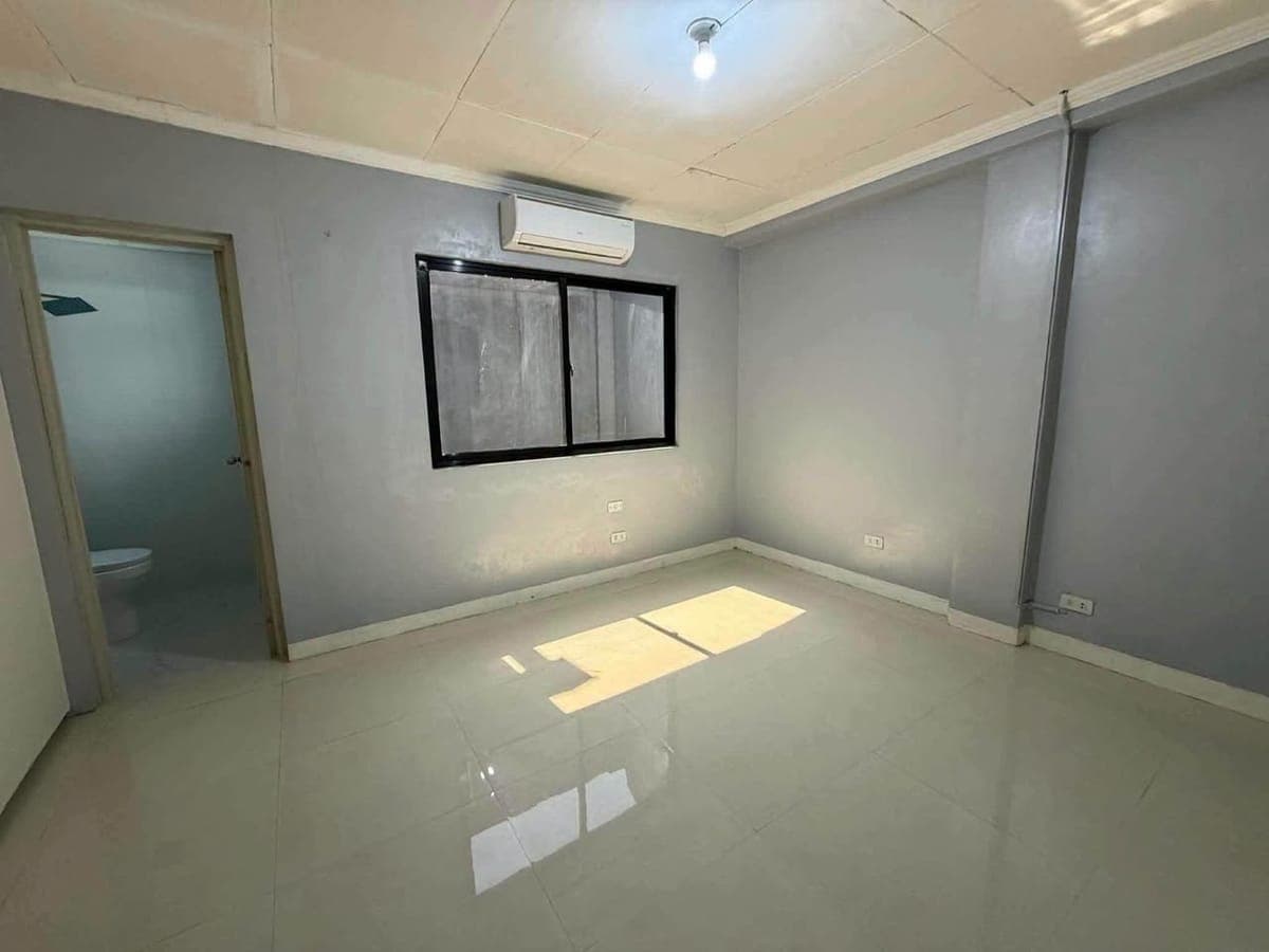 Kamuning Townhouse for Rent - photo 5
