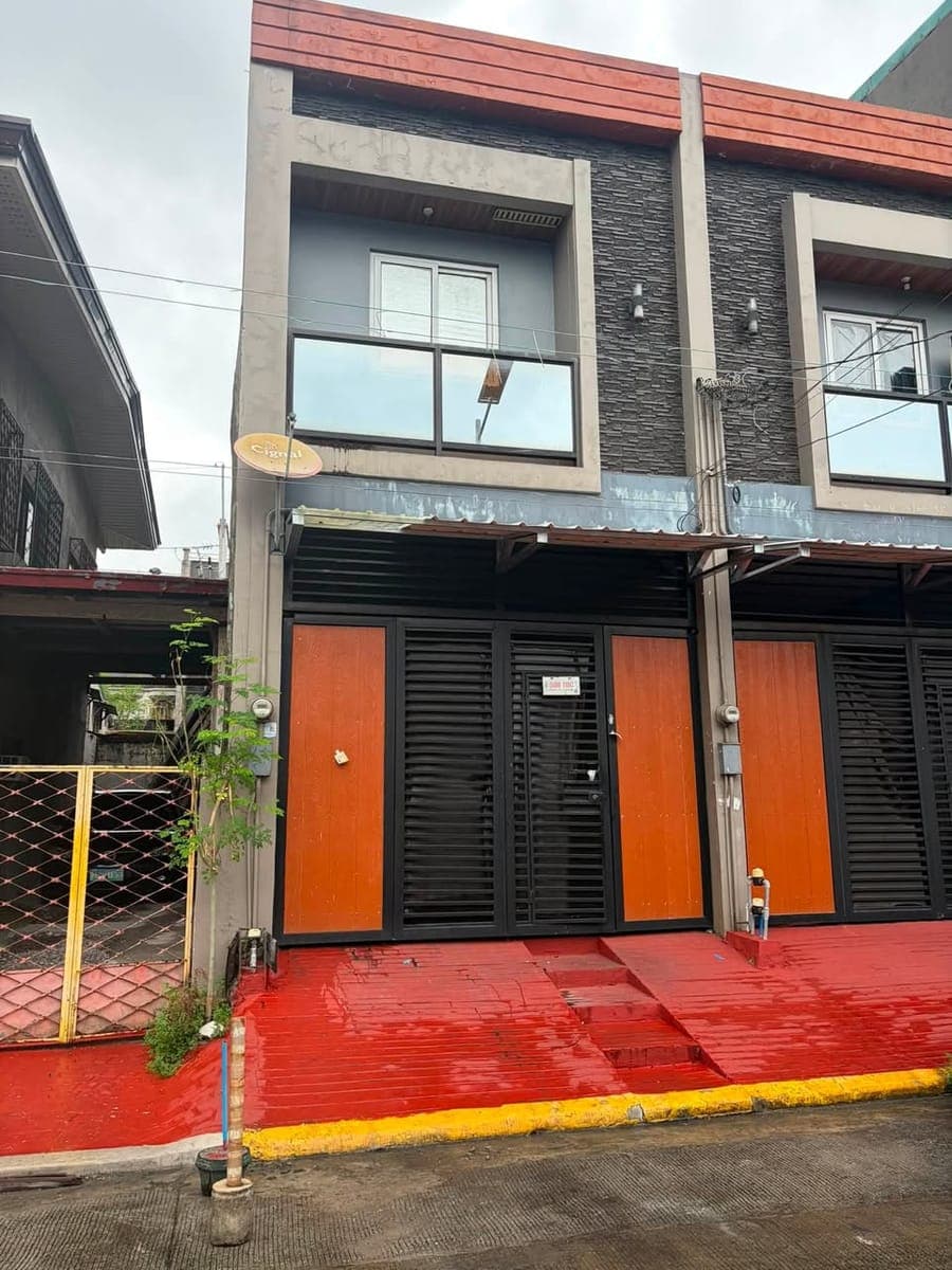 FOR RENT: 2-Story Apartment near CGH. - photo 1