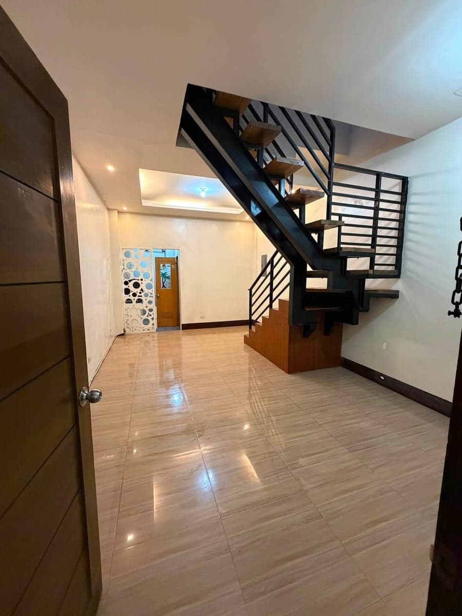 FOR RENT: 2-Story Apartment near CGH. - photo 4