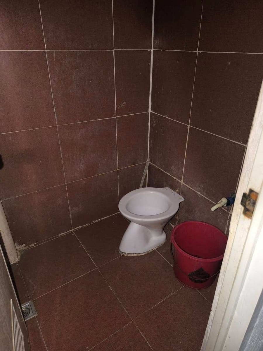 Hello!! Nangita kog tigpuli sa akong room. With OWN cr and sink. Own water and electricity lone meter. - photo 3