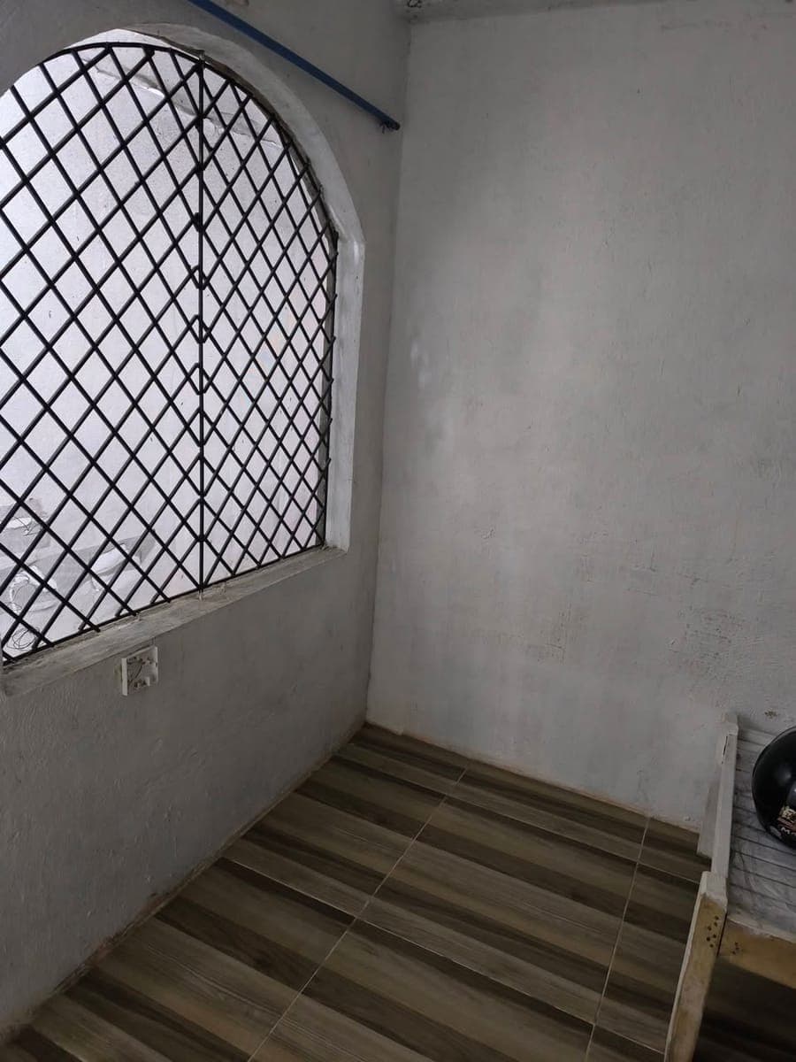 Hello!! Nangita kog tigpuli sa akong room. With OWN cr and sink. Own water and electricity lone meter. - photo 4