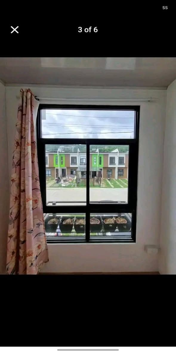 2 storey townhouse rent 3 room's safe area guarded no baha. Open garahe. - photo 4