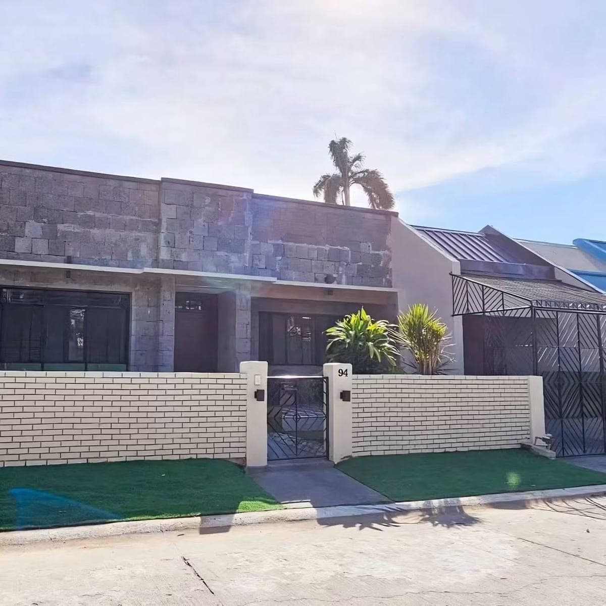 For Rent: Renovated Bungalow House in BF Homes Parañaque - photo 1