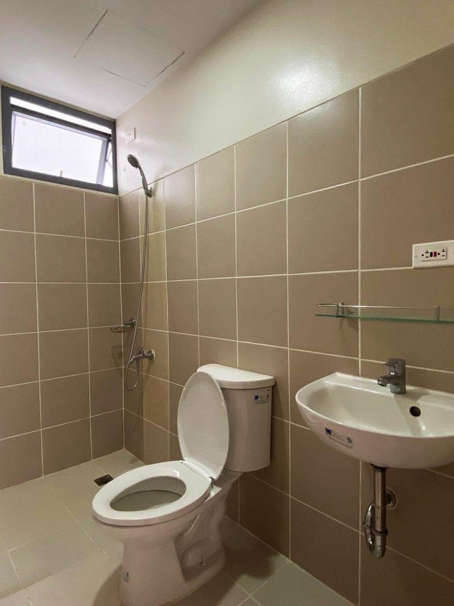 Condominium for Rent P35,000 - photo 3