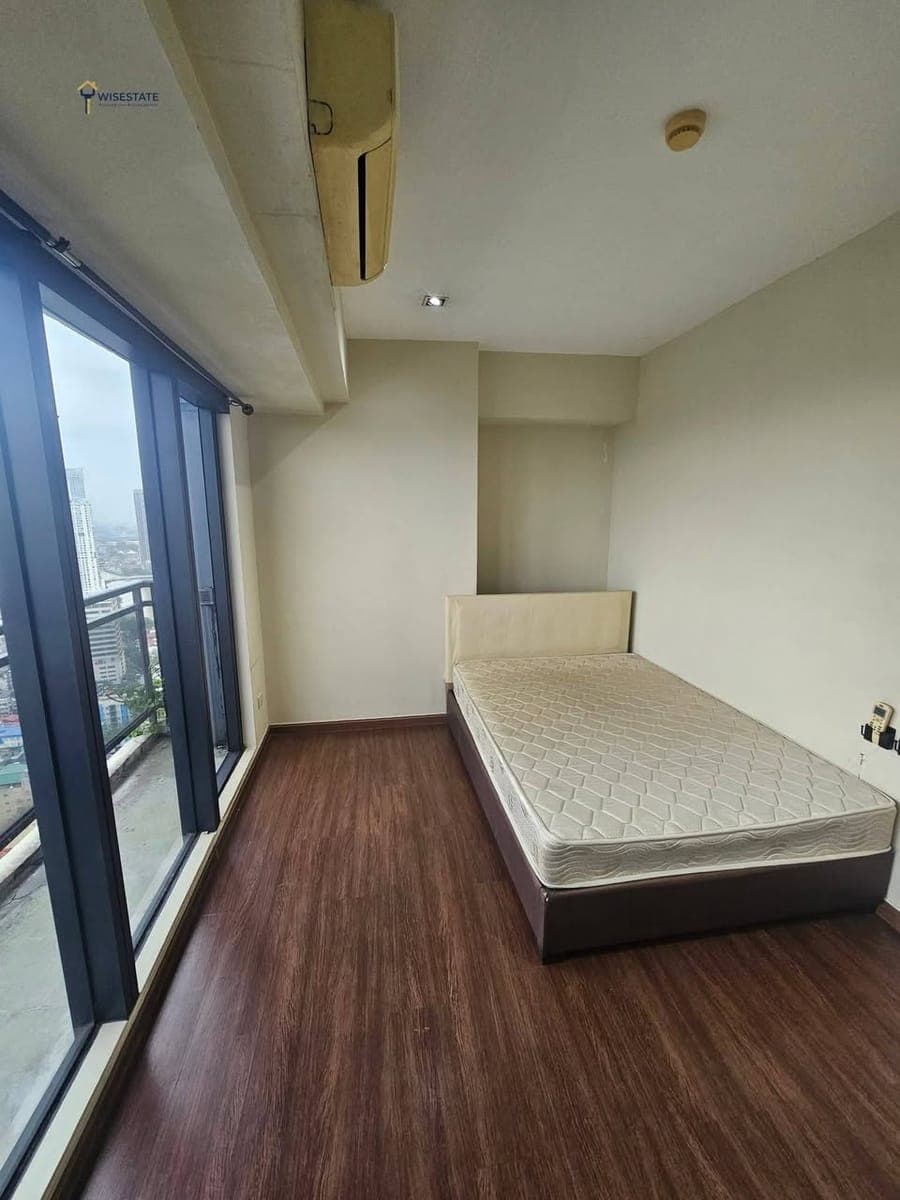 𝐅𝐎𝐑 𝐑𝐄𝐍𝐓 One Bedroom with balcony Condo Unit in KNIGHTSBRIDGE RESIDENCES - photo 3