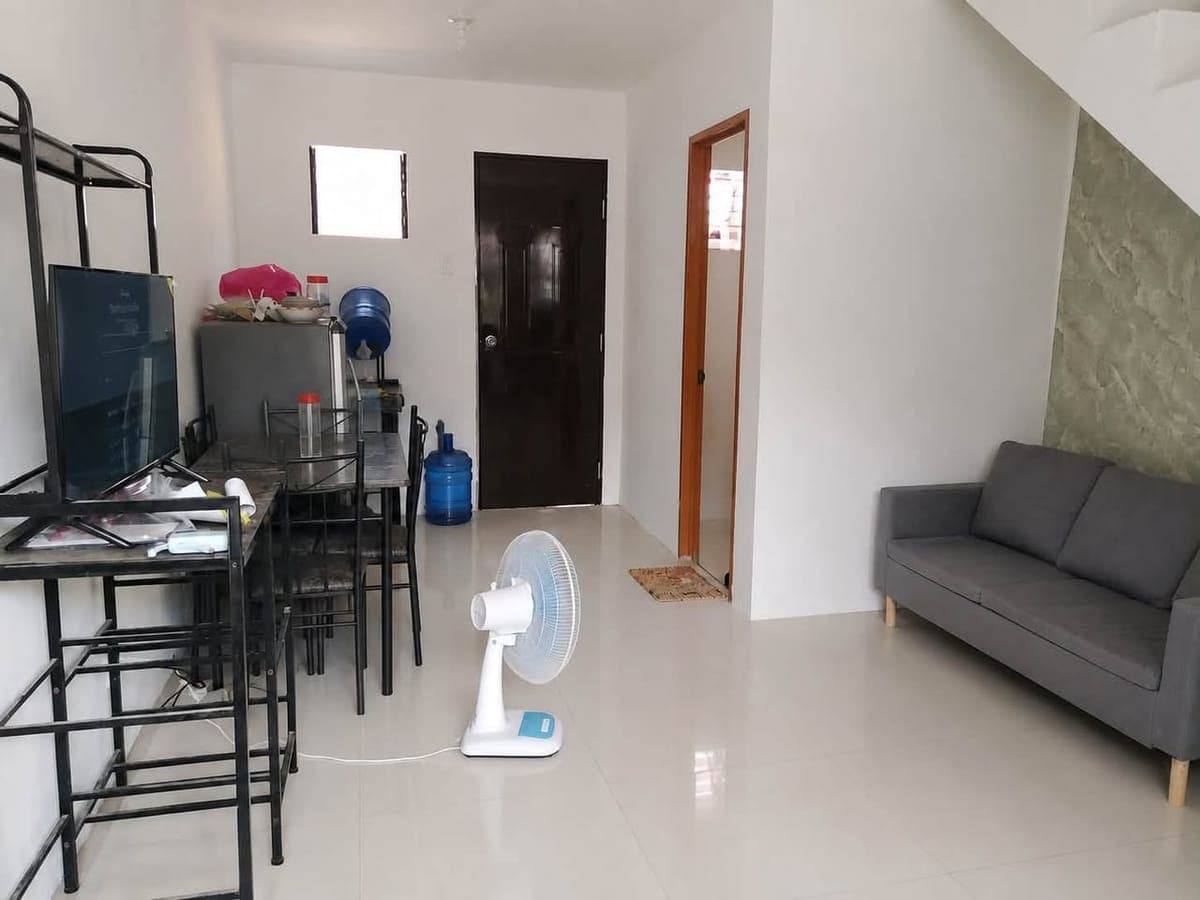 Two story house house for rent - photo 4