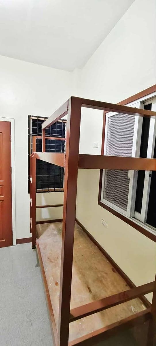 Looking for a living space? We have 1 room available now! - photo 1