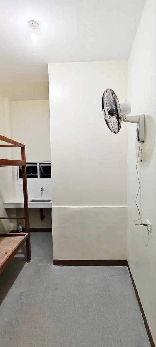 Looking for a living space? We have 1 room available now! - photo 2