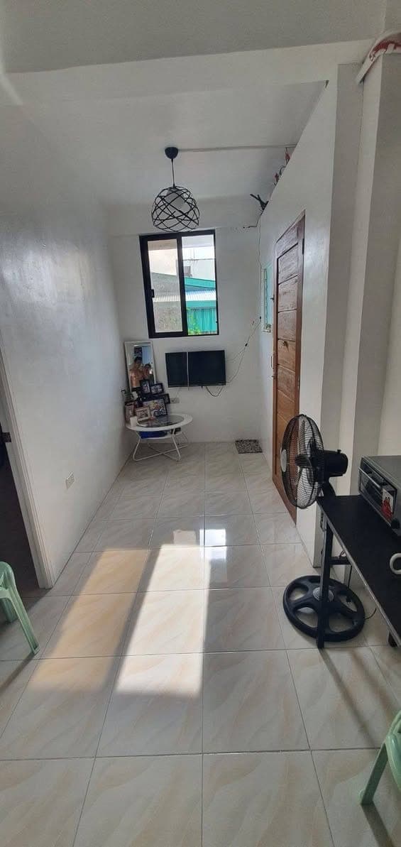HOUSE FOR RENT (buong 3rd flr) - photo 2