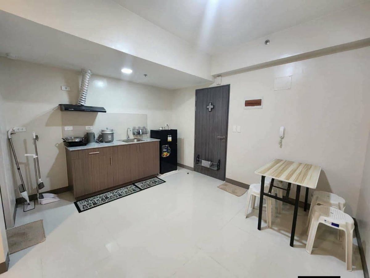 Studio Condo Unit For Rent - photo 1