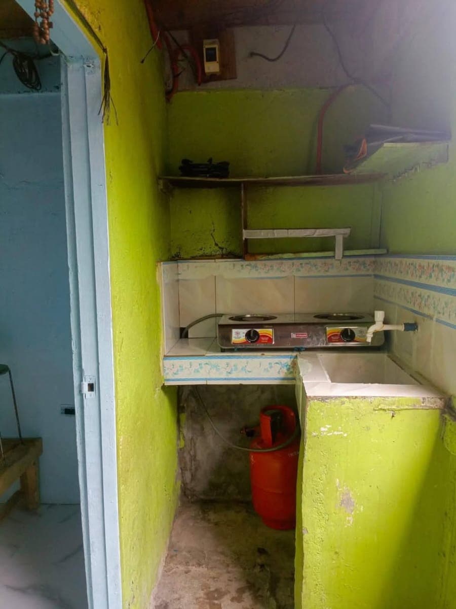ROOM FOR RENT 3,500 GOOD FOR SOLO OR COUPLE ONLY WALANG ANAK !! - photo 2