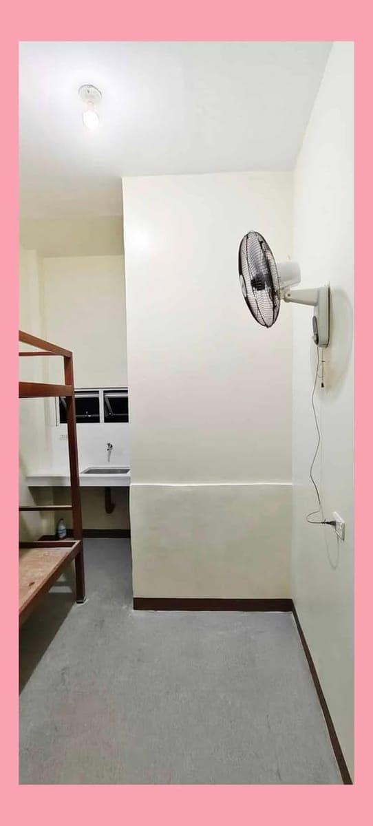 Looking for a living space? We have 1 room available now! - photo 1