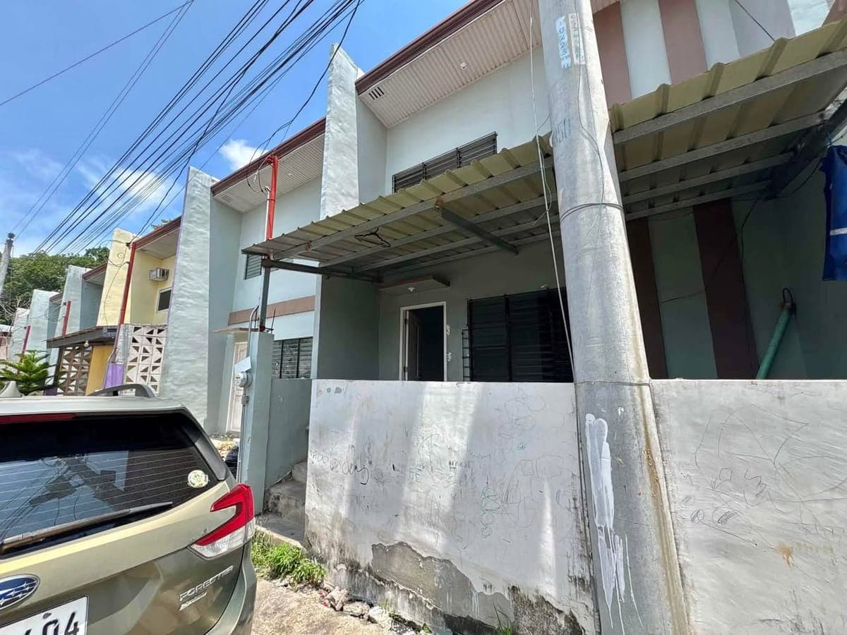 House for rent in Prestige cabantian, 12,500 only.. Furnished.. 1month advance 2 mos sec dep.. 1 yr min stay.. - photo 1