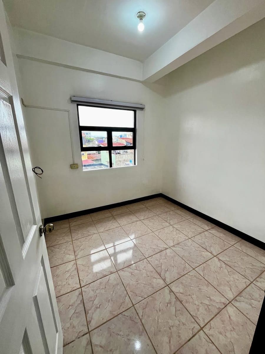 **2-bedroom unit for rent - Sampaloc, Manila** - photo 3