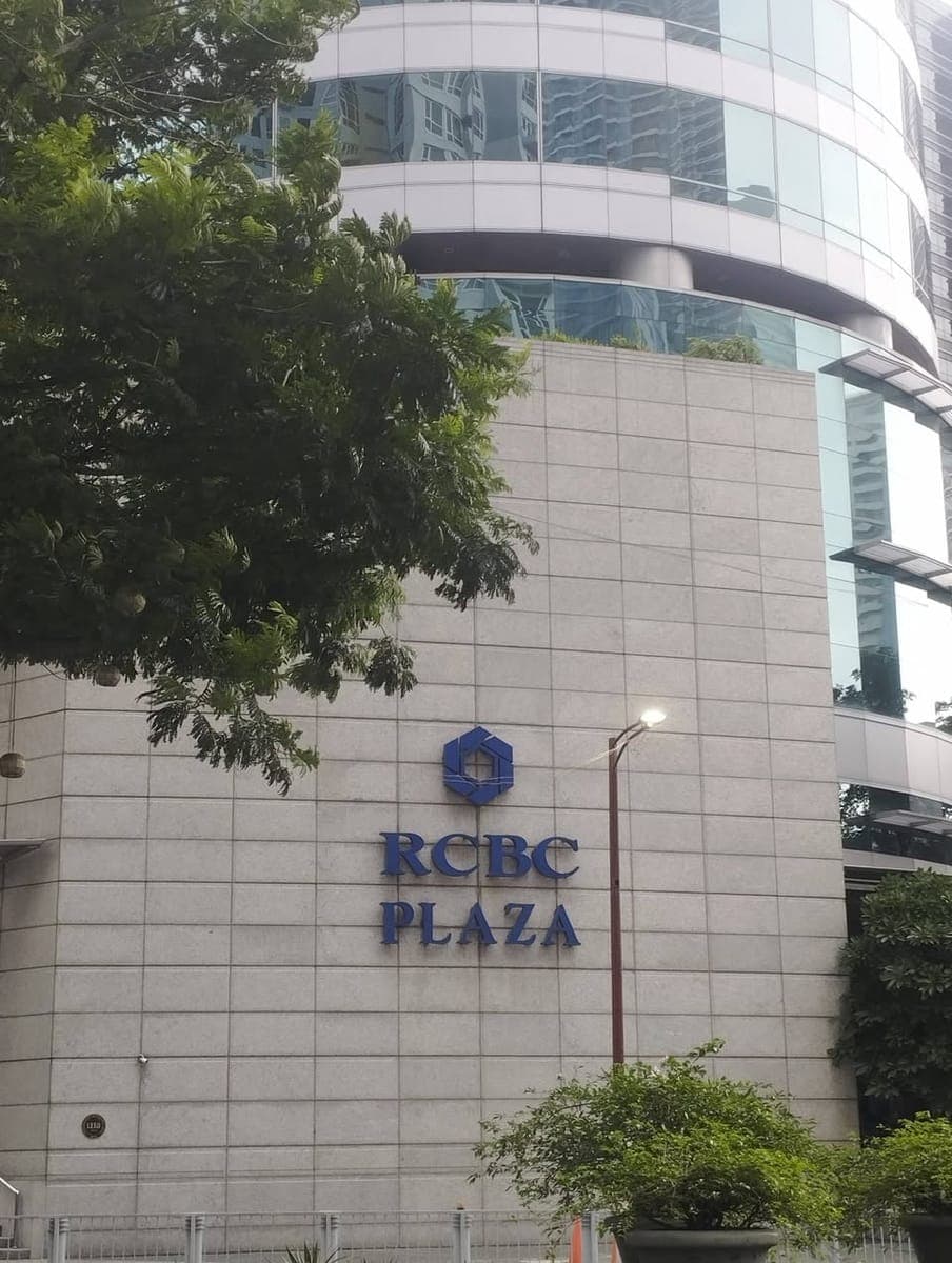 2bedroom Makati condo front of rcbc plaza Makati city - photo 1