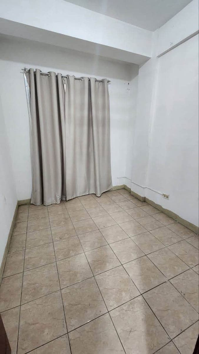 4br and 3toilet with parking..with ac etc 35k..never binaha nung nkaraang mga bagyo..-village—tambo parañaque - photo 2