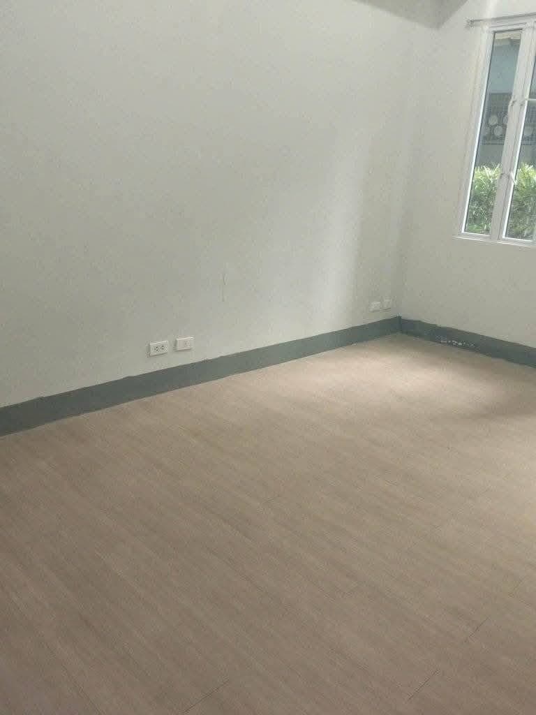Bare Studio Condo Unit For Rent - photo 1