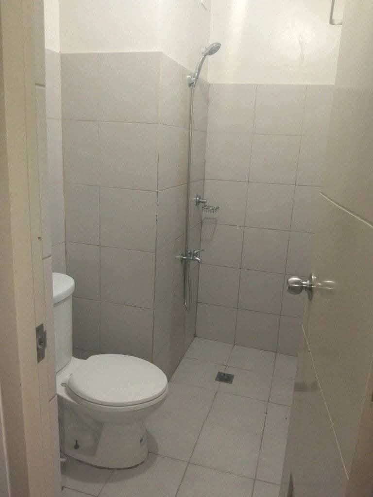 Bare Studio Condo Unit For Rent - photo 2