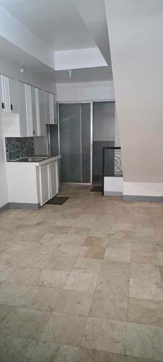 Townhouse for Rent in Makati City - photo 2
