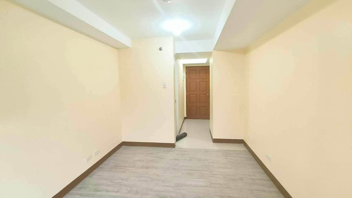 🏙️ FOR RENT: Studio Unit with Balcony & Samal Island View - photo 5