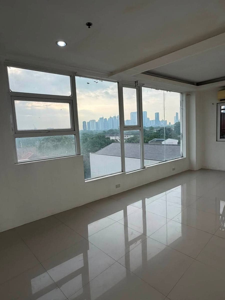 For Rent: 1-Bedroom Unit with Parking - photo 4