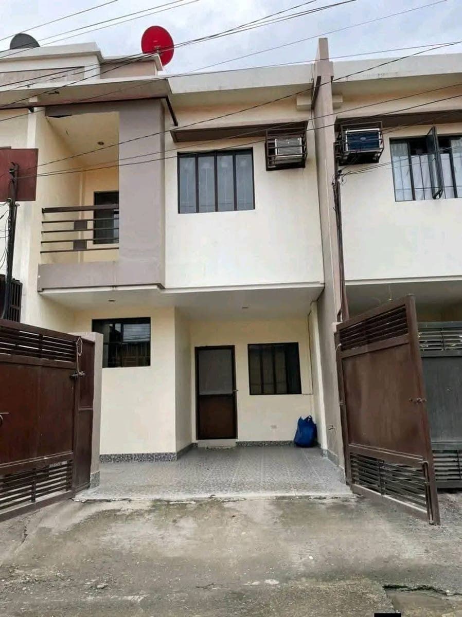 🍁 2 Storey Townhouse for Rent 🍁 - photo 1