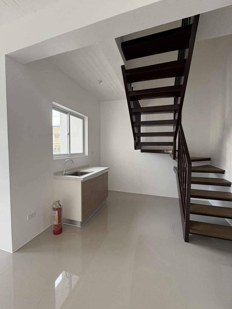 🍁2 STOREY TOWNHOUSE FOR RENT 🍁 - photo 1