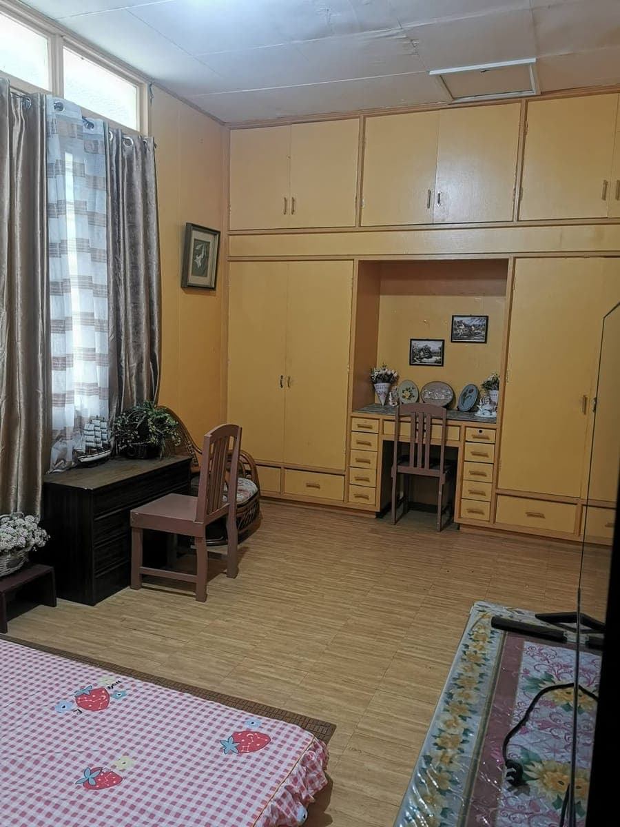 LARGE Room For Rent - photo 1