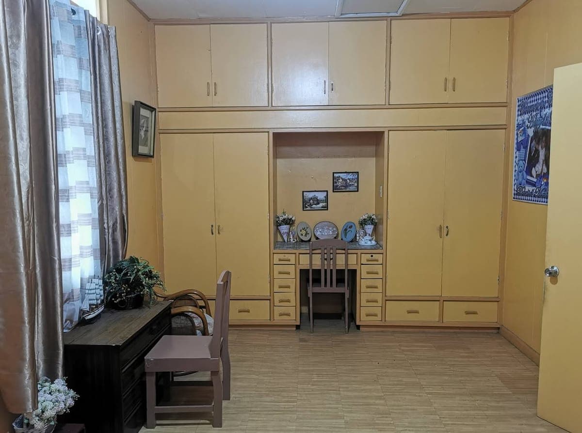 LARGE Room For Rent - photo 4