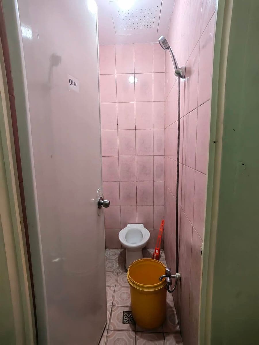 Good for 2  and with Aircon and Bedframe and Toilet and bath - photo 4