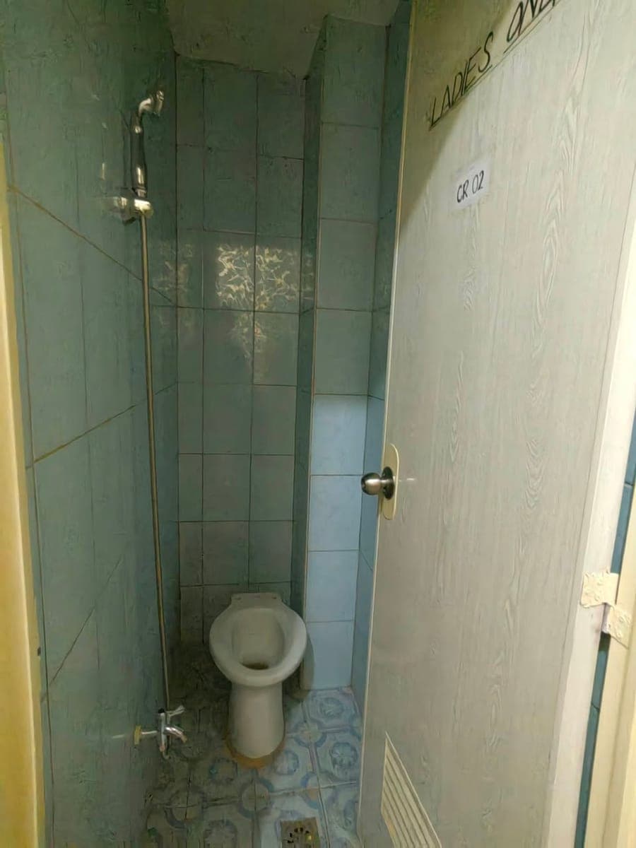 Good for 2  and with Aircon and Bedframe and Toilet and bath - photo 5