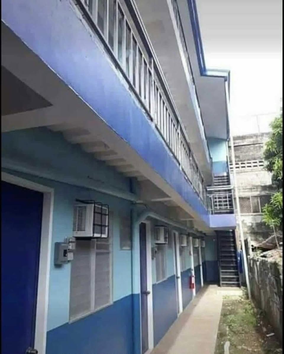 Blue building - photo 1