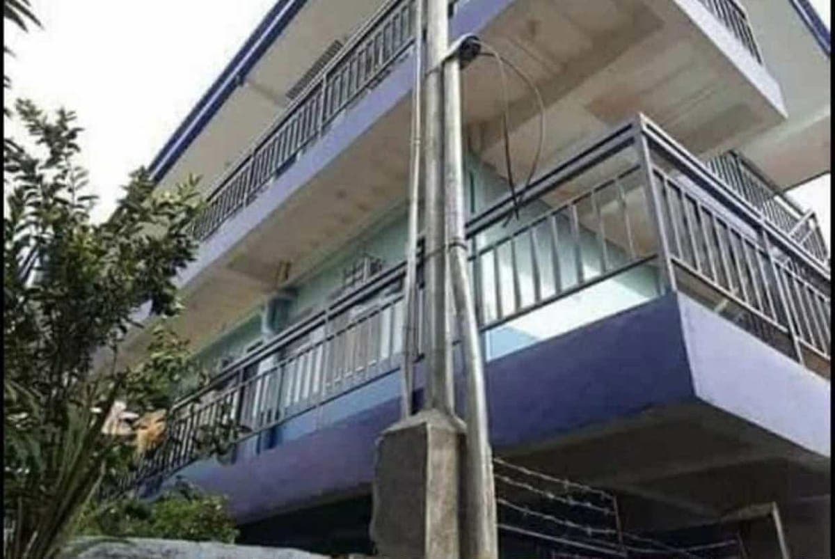 Blue building - photo 2