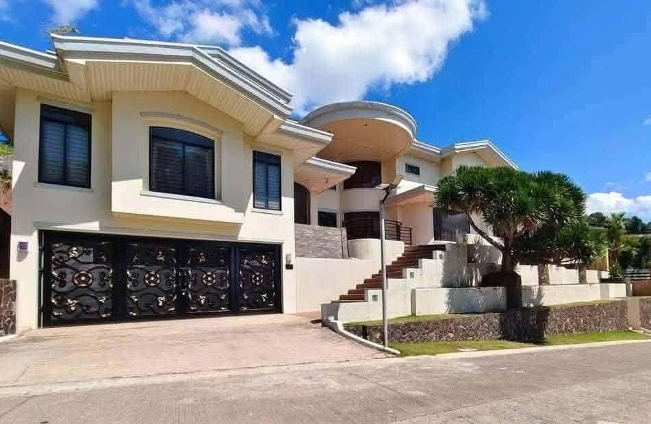 OVERLOOKING CITY VIEW HOUSE FOR RENT‼️ - photo 1