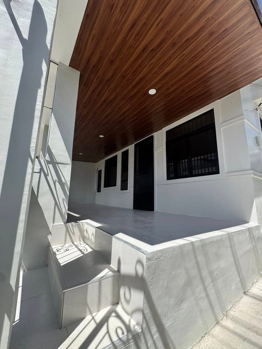 🔥 FLOOD FREE HOUSE FOR RENT – BAGONG RENOVATE! 🔥 - photo 1