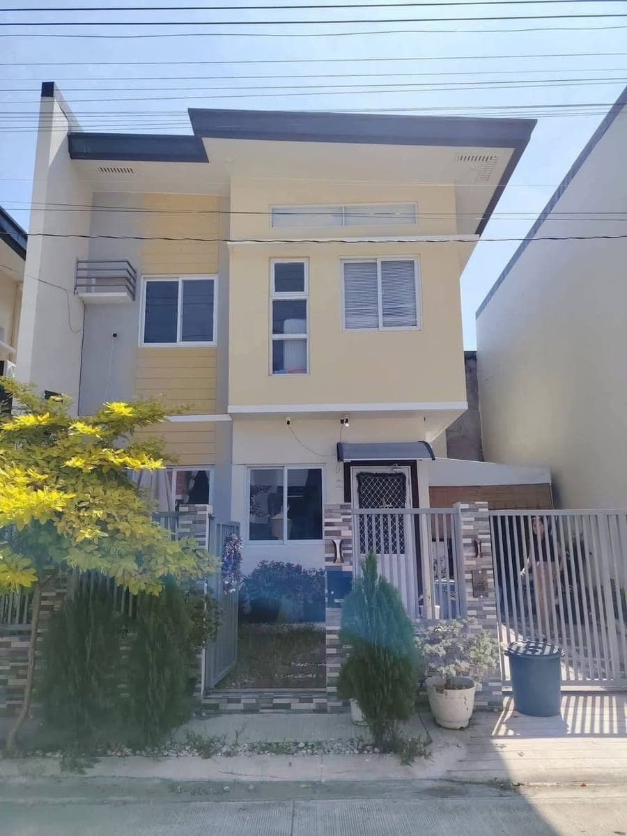 ☘️2 STOREY HOUSE FOR RENT ☘️ - photo 1