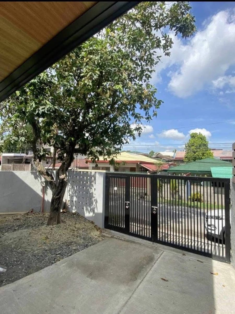 BRAND NEW MODERN HOUSE FOR RENT - photo 1