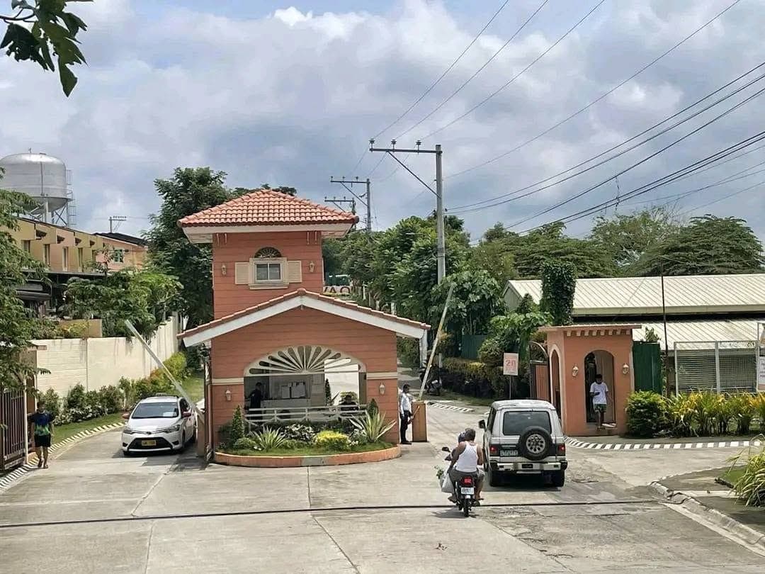🏡CAMELLA COMMUNAL Semi-Furnished 2-storey House for Long term‼️ - photo 1