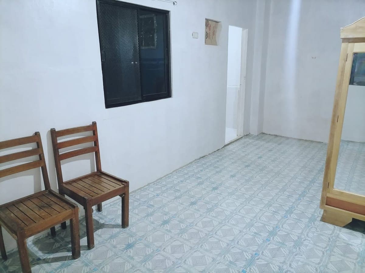 Room for Rent Available - photo 1