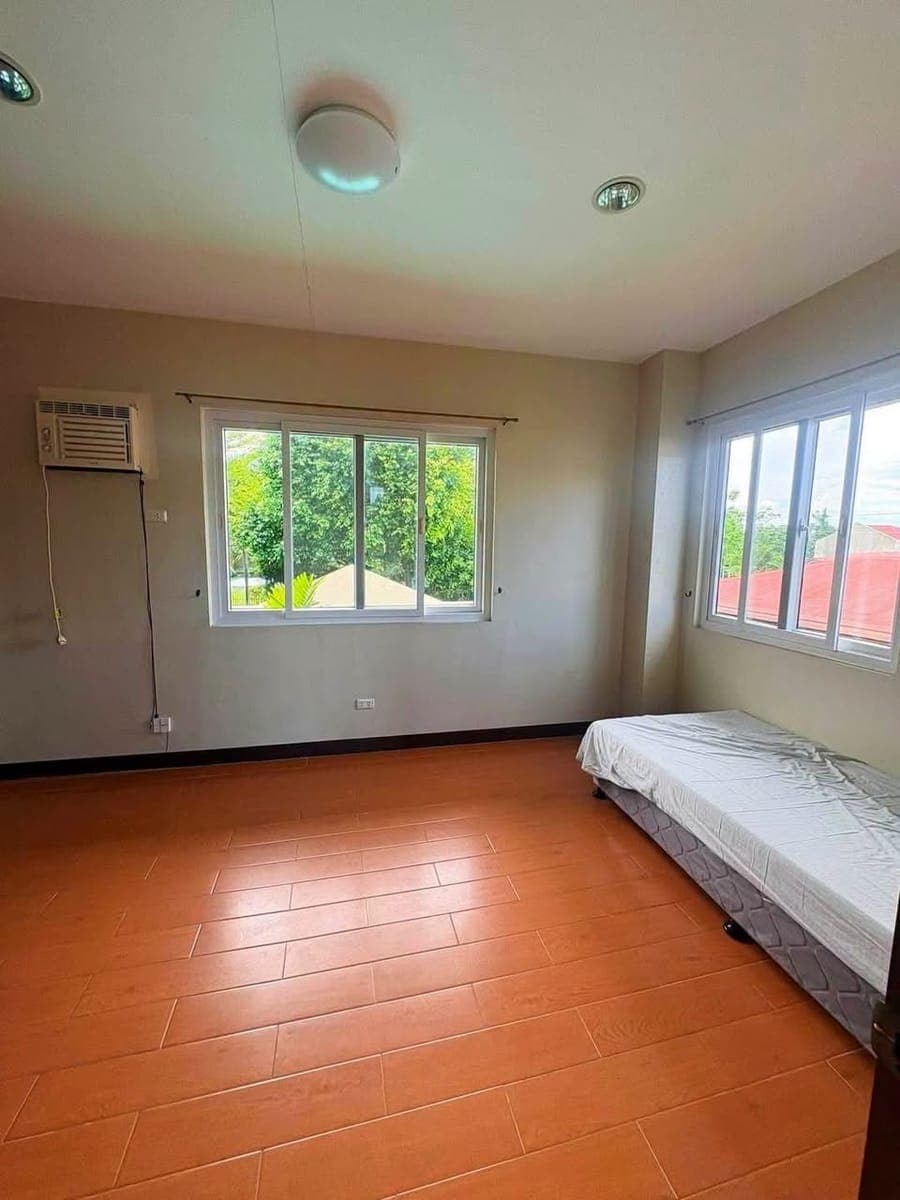 🏡 DIRECT LISTING | 2-Bedroom Townhouse for Rent - photo 5