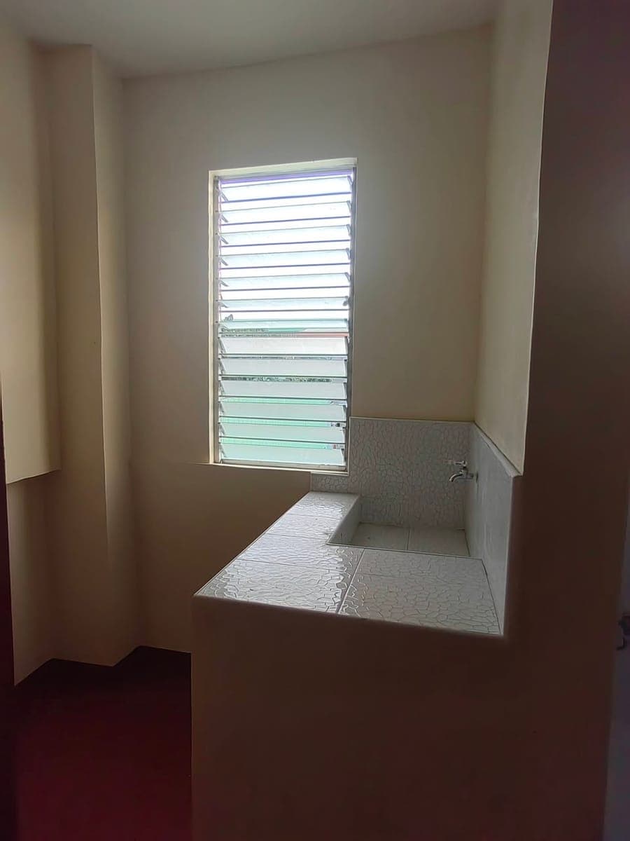 Good for 2  and with Aircon and Bedframe and Toilet and bath - photo 2