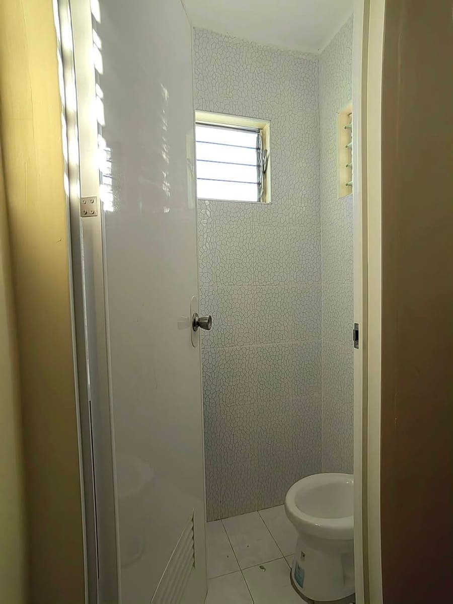 Good for 2  and with Aircon and Bedframe and Toilet and bath - photo 5