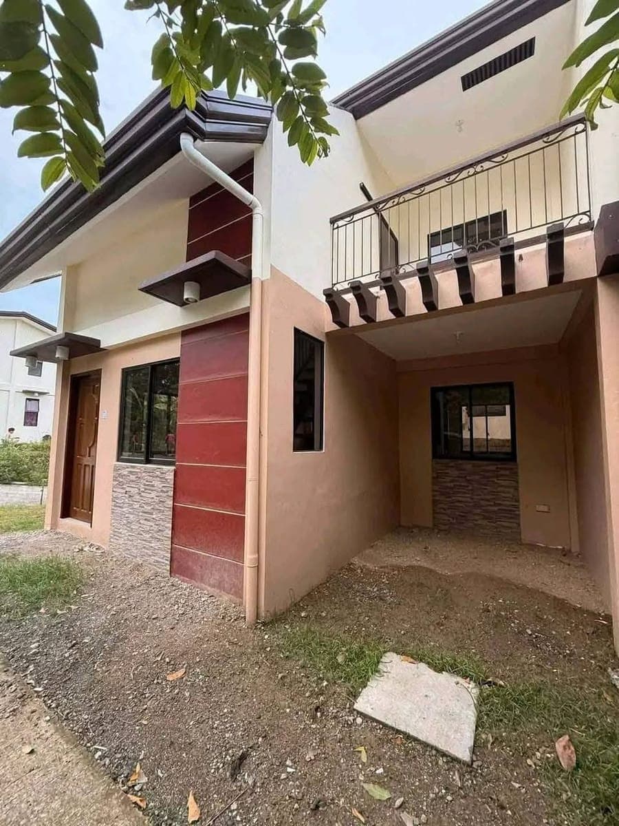 INDANGAN 2-STOREY HOUSE FOR RENT 🍁 - photo 1