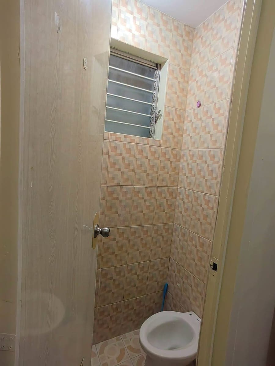 Good for 2  and with Aircon and Bedframe and Toilet and bath - photo 5