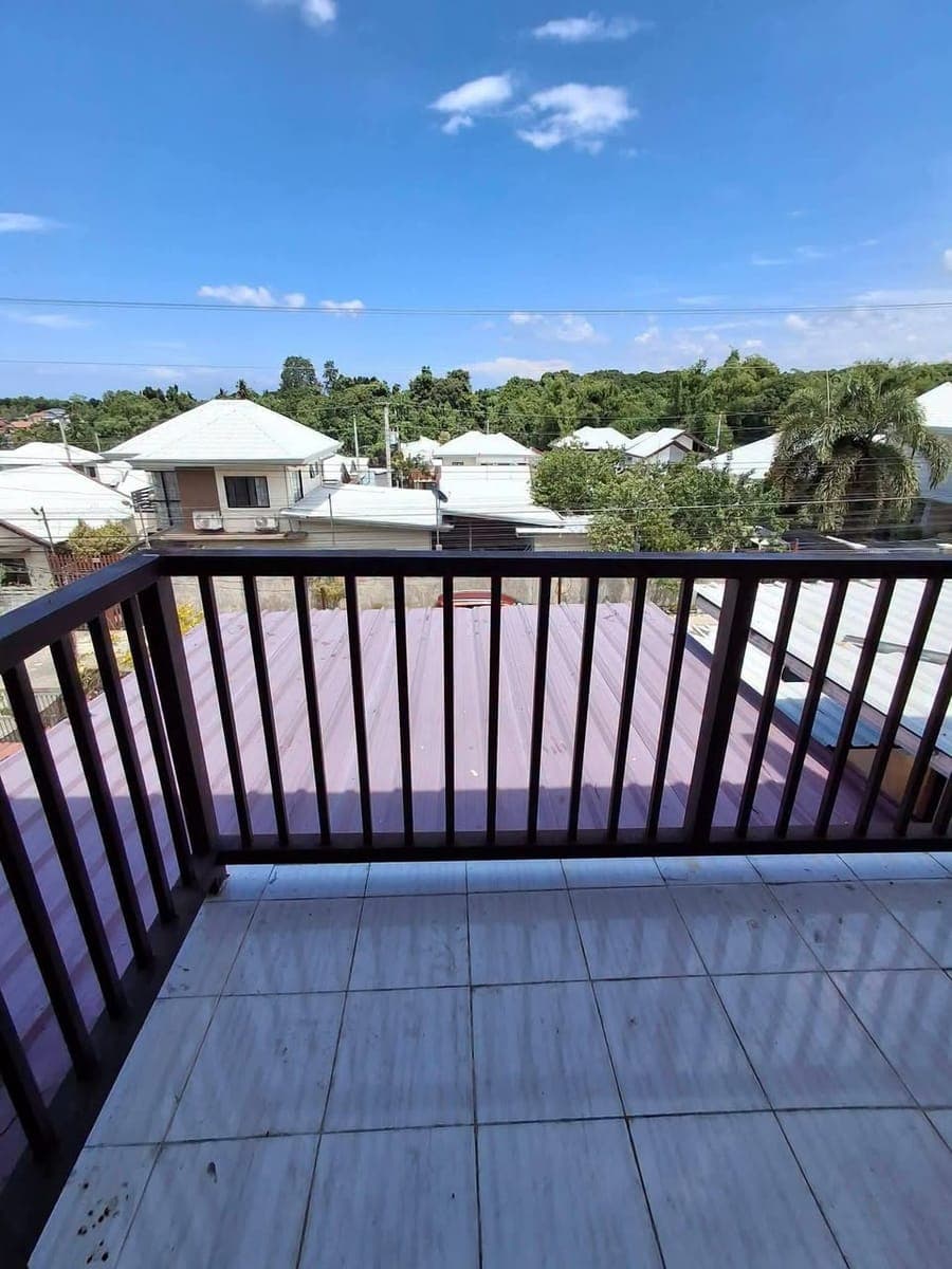 New Listing! - photo 1