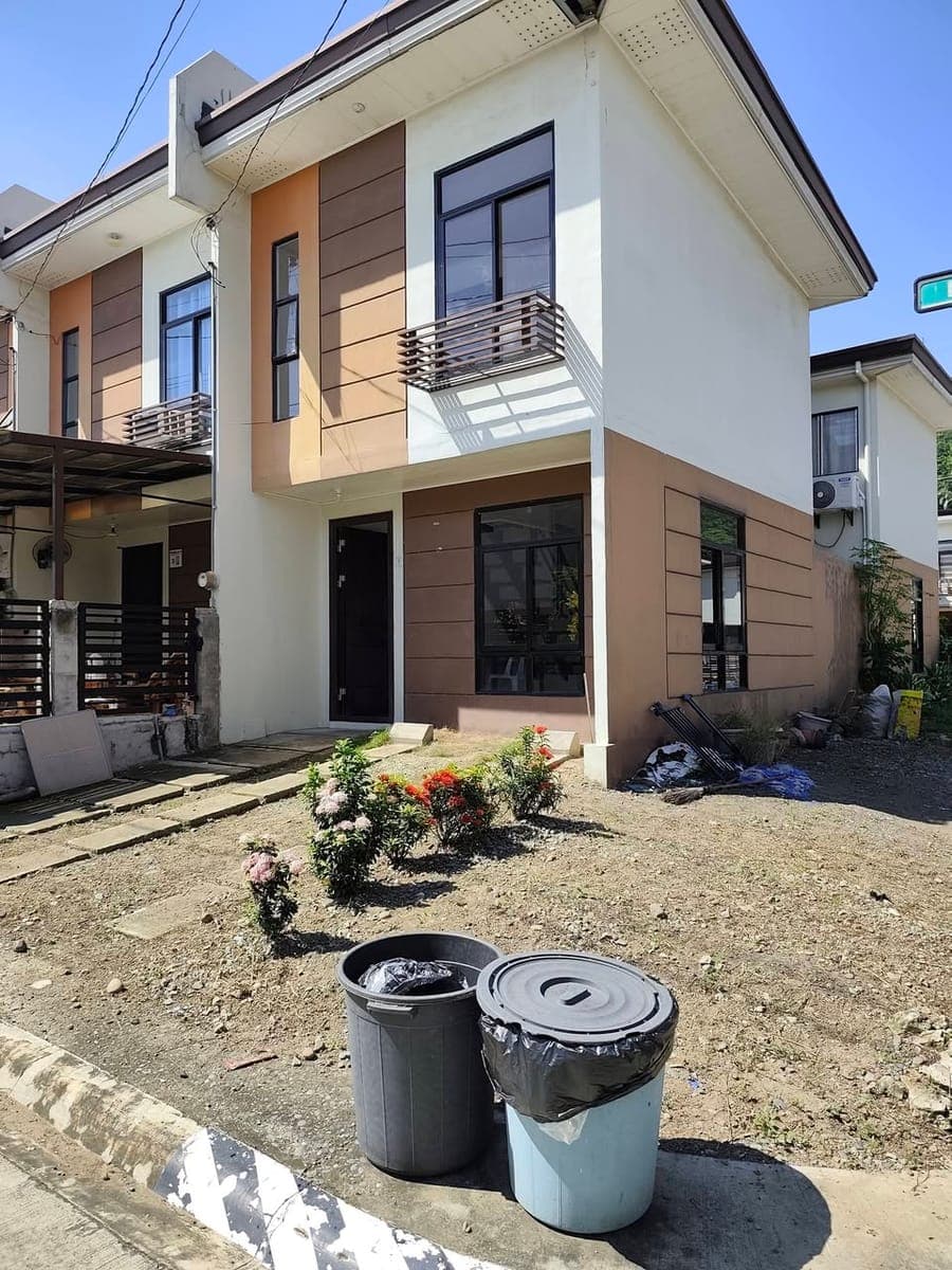 🏡 AVAILABLE House for Rent! Corner lot ‼️ - photo 1